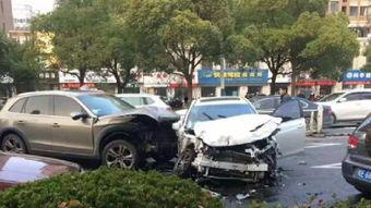 网友爆料车祸新闻报道案例,惊心动魄的车祸瞬间,生命无常警钟长鸣 第3张 网友爆料车祸新闻报道案例,惊心动魄的车祸瞬间,生命无常警钟长鸣 第3张